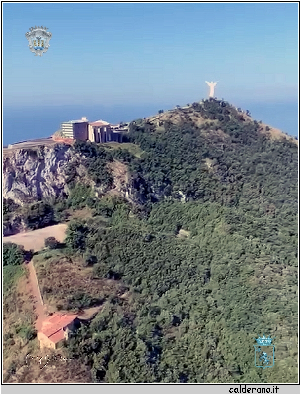 Madonna degli Ulivi e il Castello.jpg