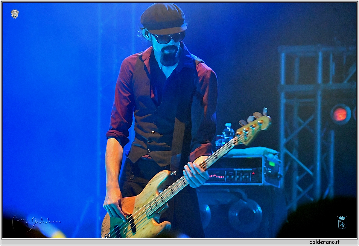 22R_2817.JPG