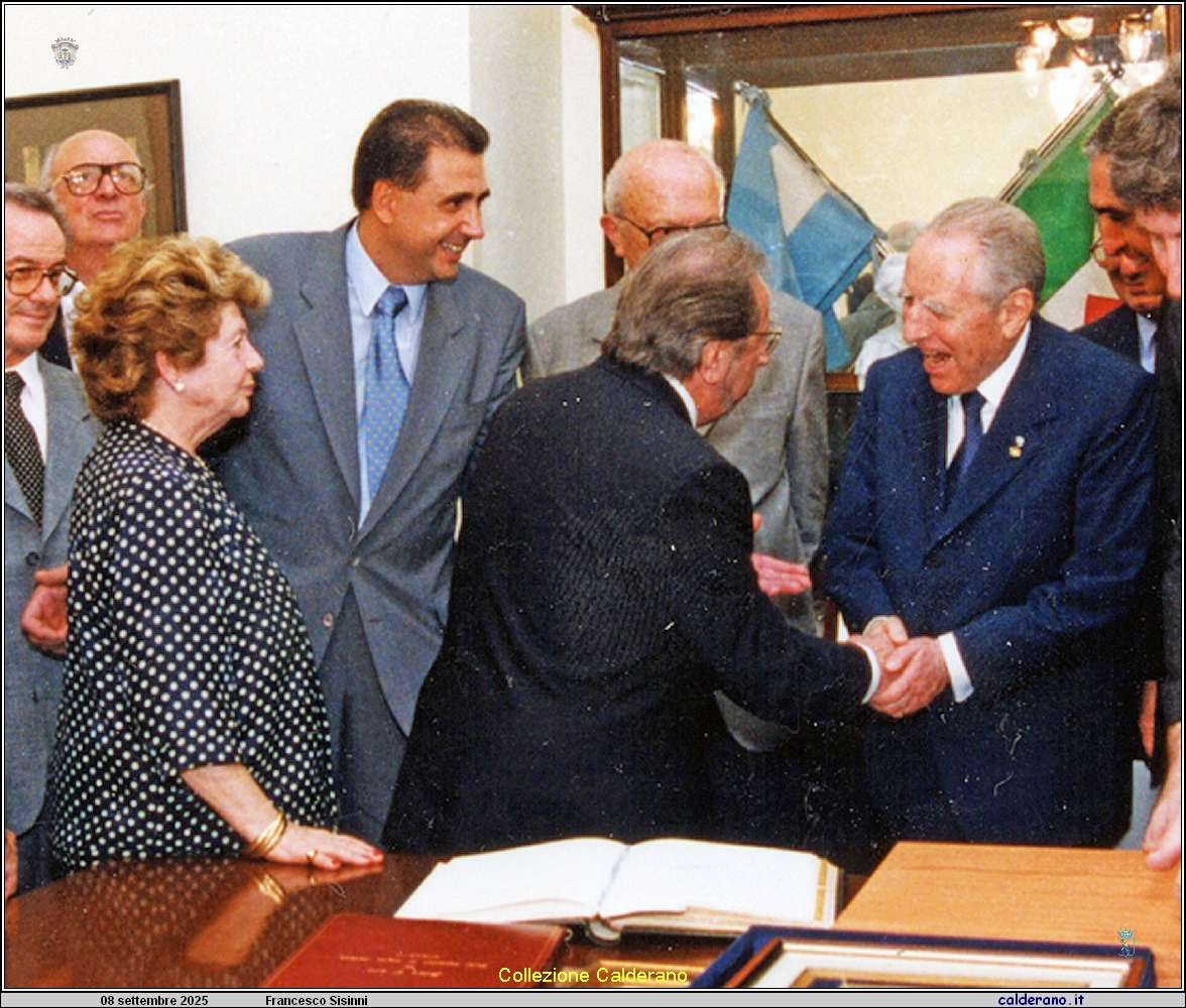 285 Francesco Sisinni e il Presidente della Repubblica Carlo Azelio Ciampi 16-3-2001.jpg