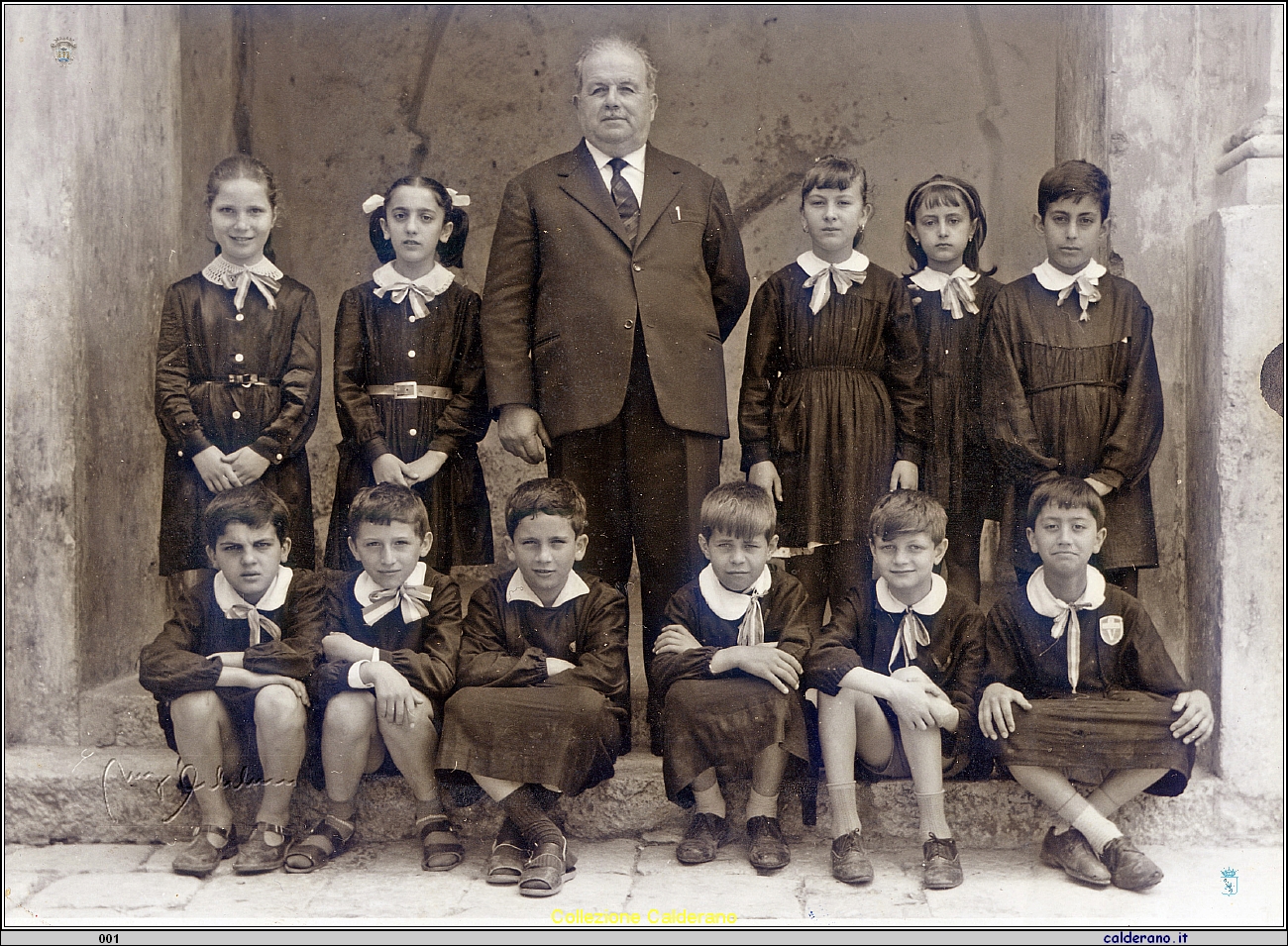 Il Maestro Biagio Schettino con la Classe V^ elementare Anno Scolastico 1963-64.jpg
