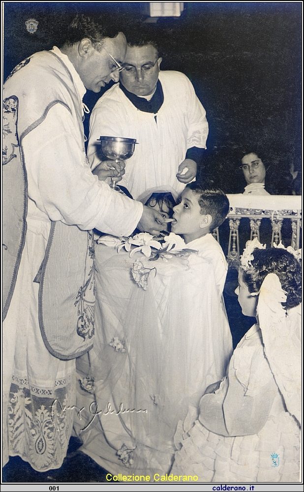 La Prima Comunione di Sergio De Nicola con Padre Vigliotti e Padre Petrin - 15 luglio 1956.jpg