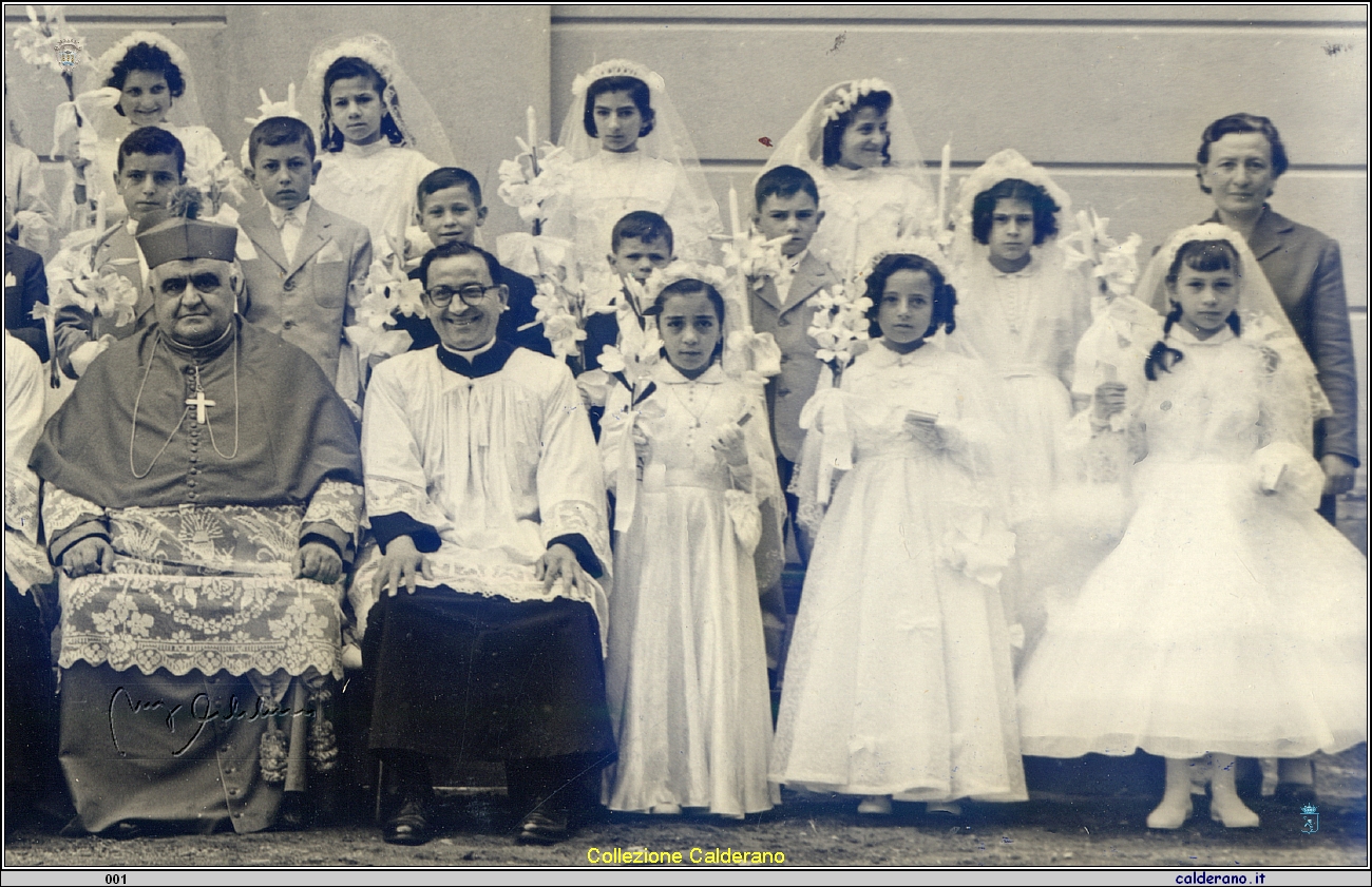 Prime Comunioni con il Vescovo Federico Pezzullo, Padre Cerracchio e Padre Amatuzio - 28 maggio 1959 3.jpg