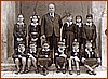 Il Maestro Biagio Schettino con la Classe V^ elementare Anno Scolastico 1963-64.jpg