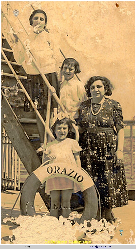 Familiari Calderano che si imbarcano sulla motonave Orazio 25 Maggio 1939.jpg