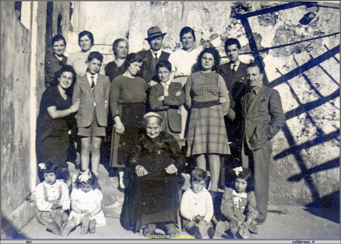 Familiari Schettino con la mamma.jpg
