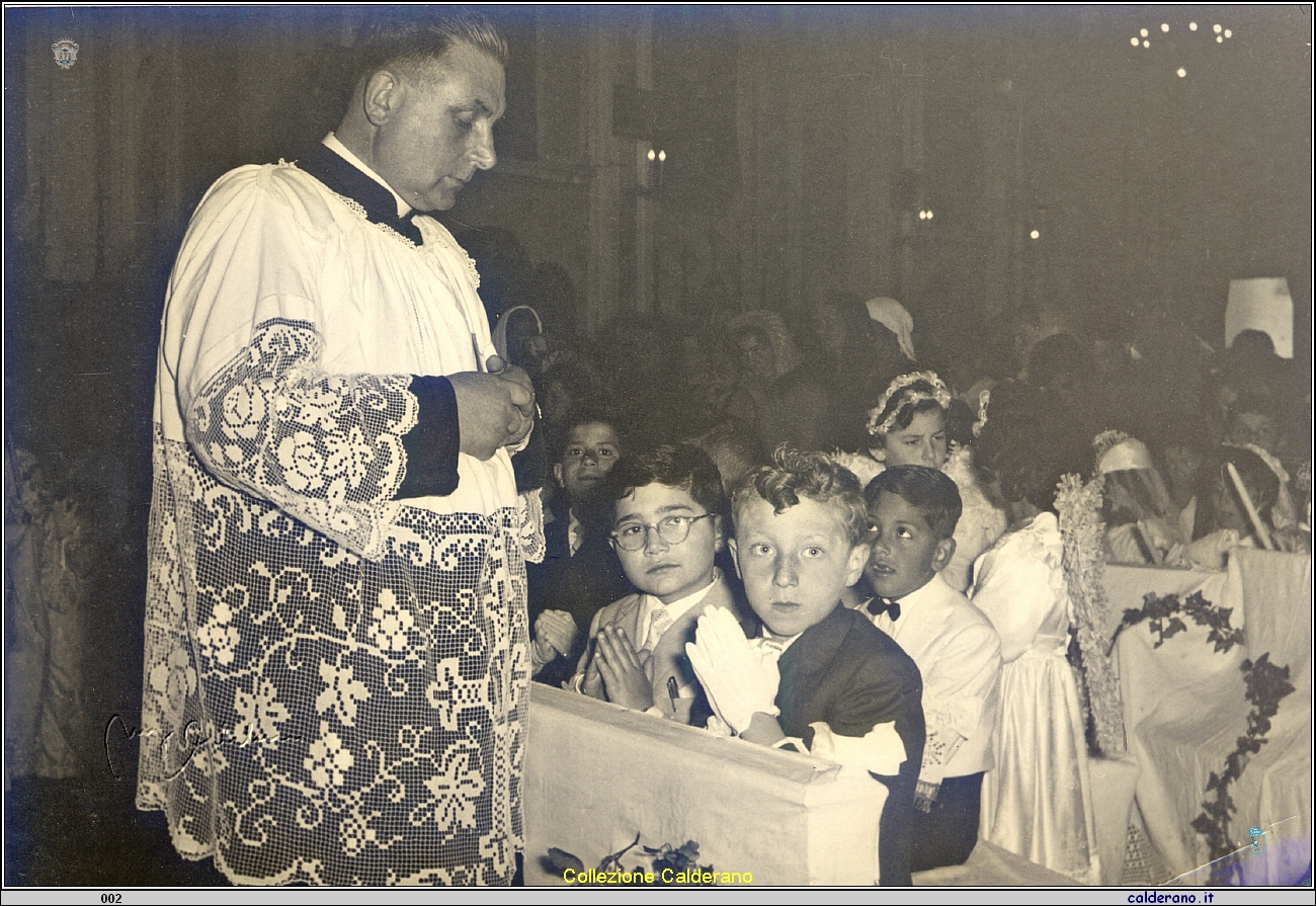 Padre Petrin - 1^ Comunione dei fratelli Taranto - 19 maggio 1957.jpg