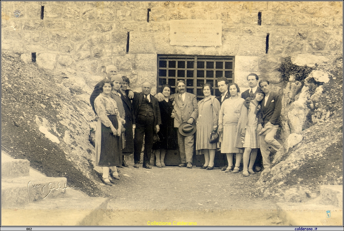 Visita alle Grotte di Marina della Famiglia di Biagio Schettino.jpg