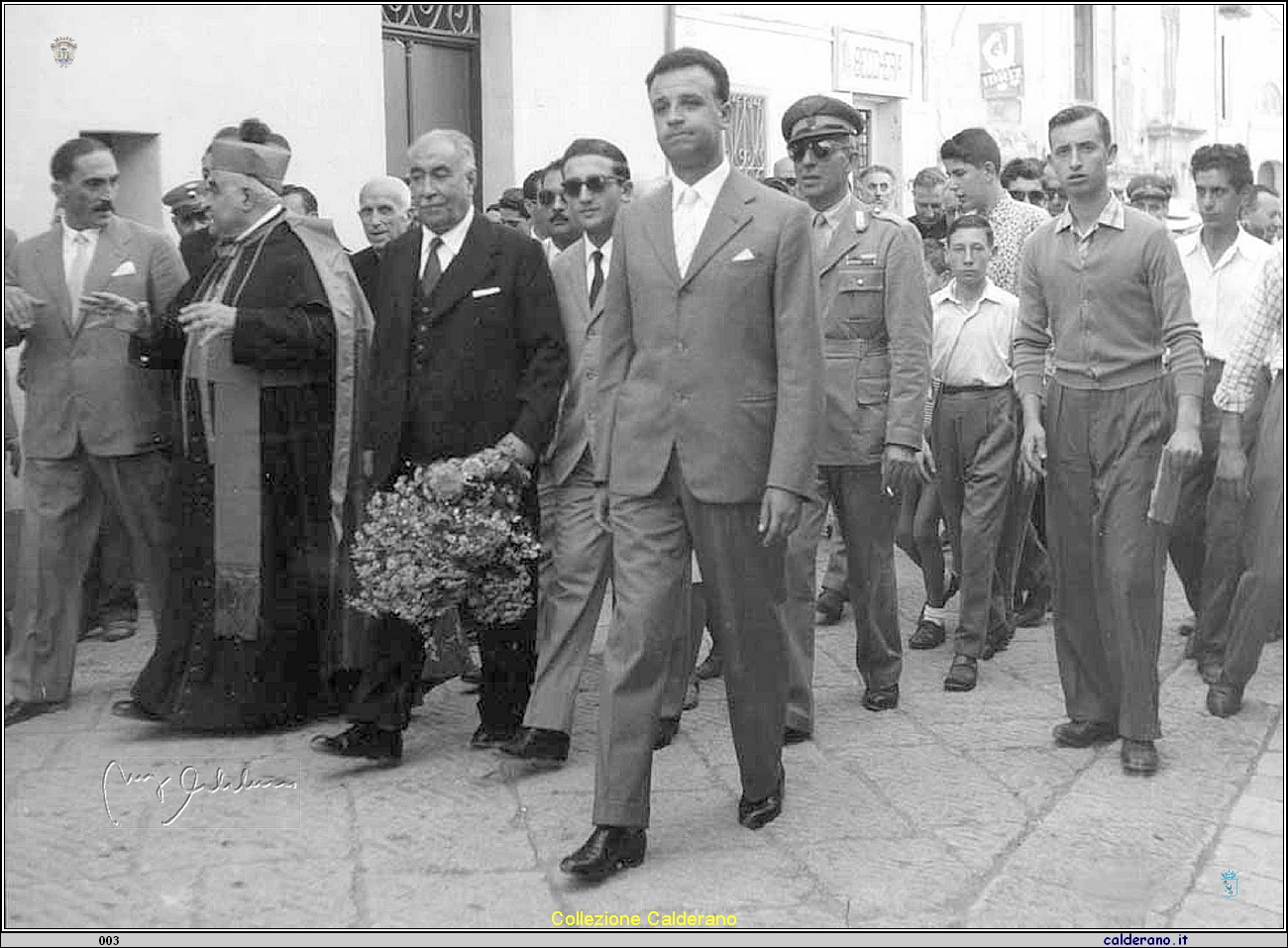Il vescovo Pezzullo e il sindaco Vitolo all'innaugurazione di Piazza Buraglia 23-09-1956.jpg