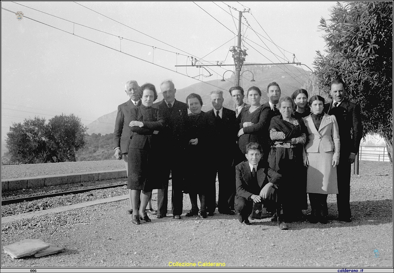 Parenti Famiglia Maestri alla stazione.jpg