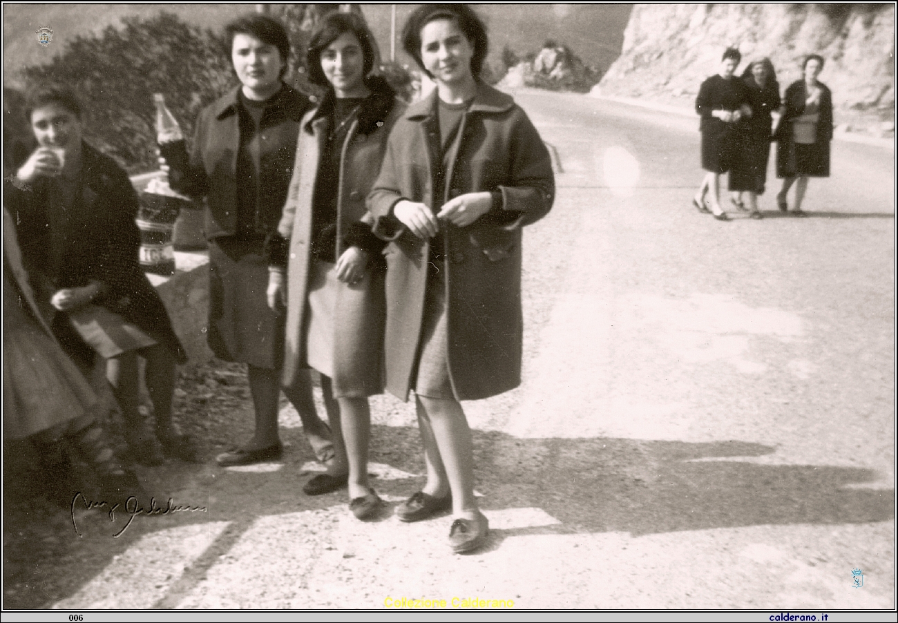Passeggiata con Liliana, Maria e Maria.jpg