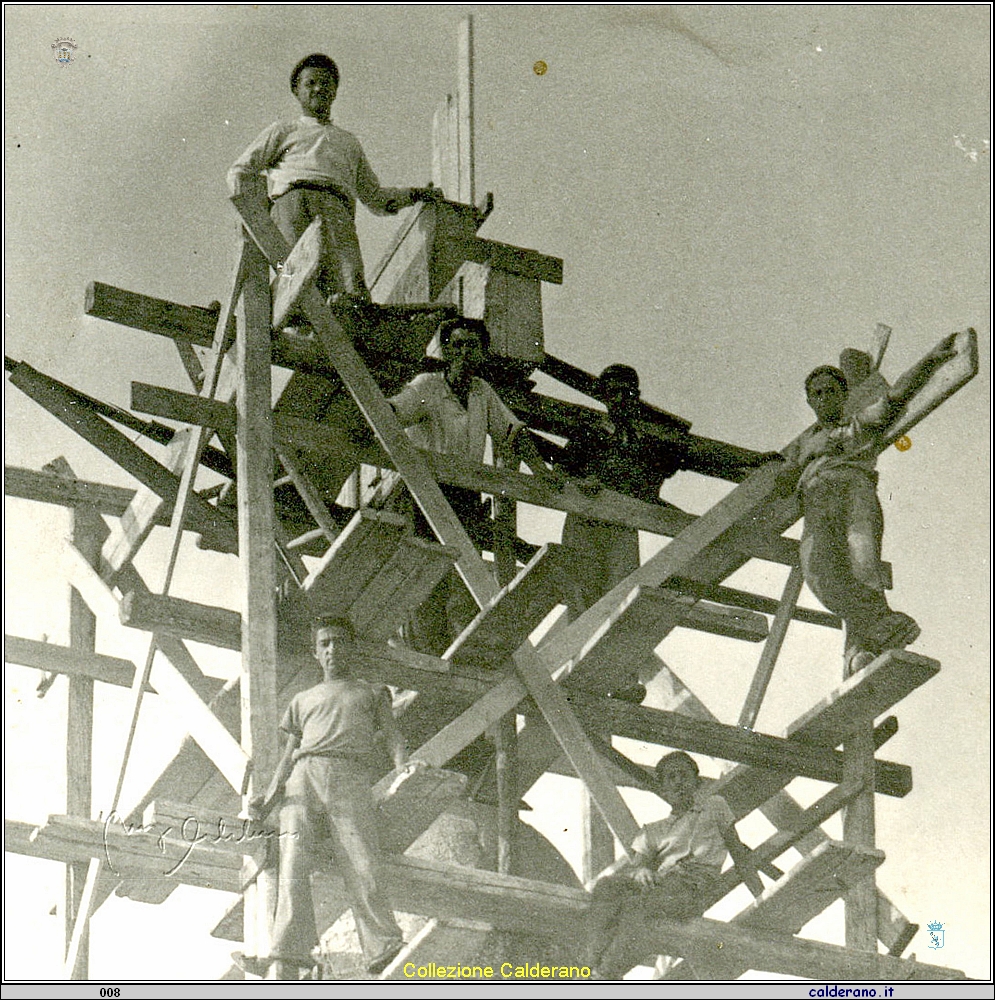 Costruzione della Croce al Castello 4.jpg