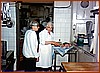 Maria e la Mamma Francesca Mazzeo nella cucina del Circolo della Stampa di Milano.jpg