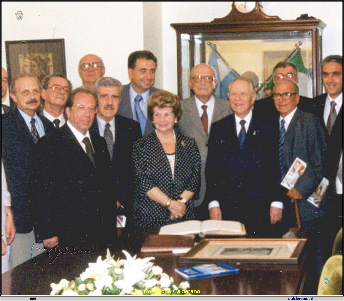 Francesco Sisinni e il Presidente della Repubblica Carlo Azeglio Ciampi 16-3-2001.jpg