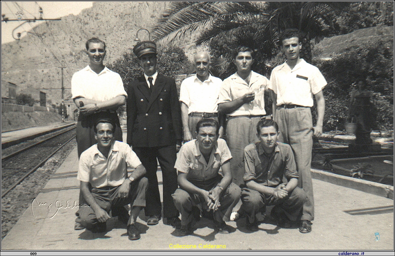 Giovani di Maratea in attesa dell'arrivo di Francesco Saverio Nitti 14-8-1947.jpg
