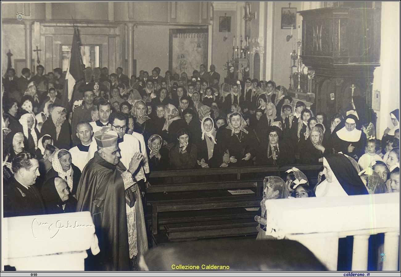 Il Vescovo Federico Pezzullo in visita pastorale nella chiesa dell'Annunziata 10 marzo 1960.jpg