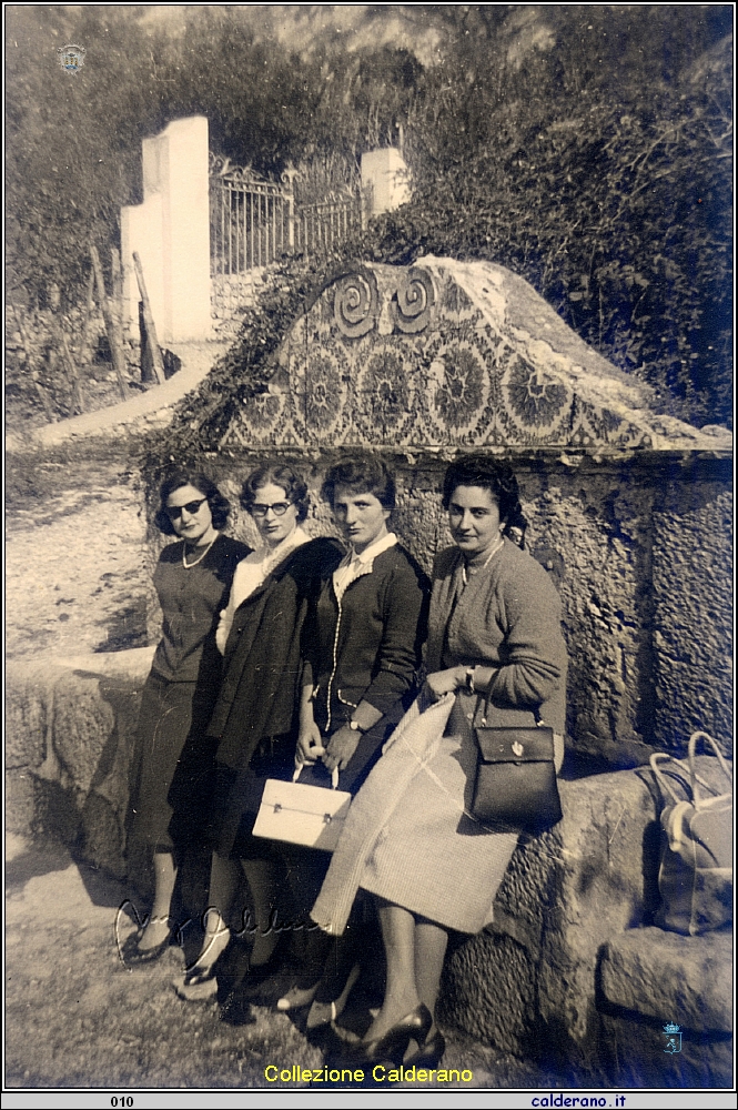 Insegnanti alla Fontana Vecchia - Autunno 1959.jpg