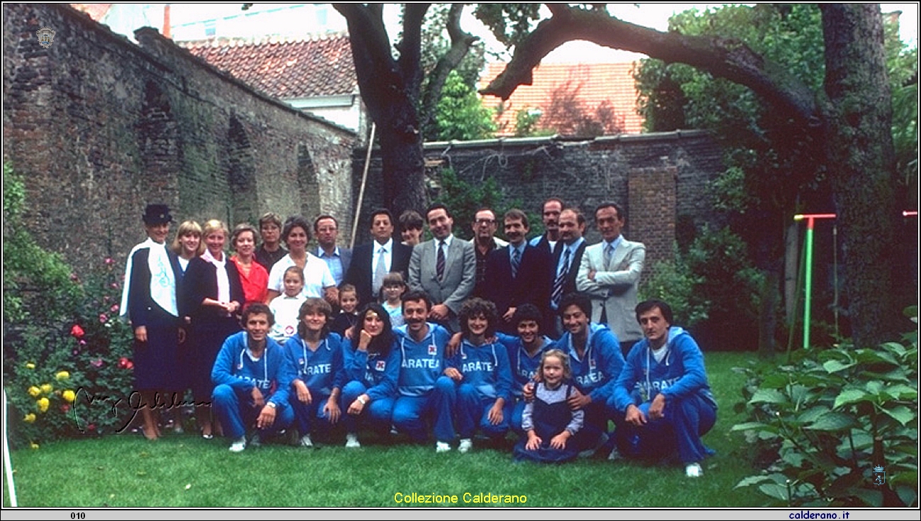 Nel Consolato Italiano a Gand (Belgio) la squadra di Maratea per i Giochi senza frontiere.jpg