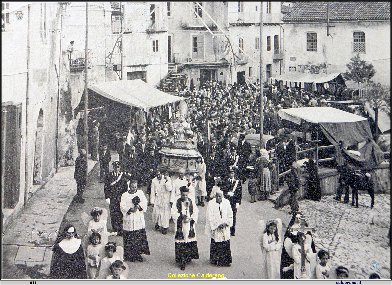 Processione di San Biagio con Padre Canfora, Padre De Filippis e Don Biasino D'Attoli.jpg
