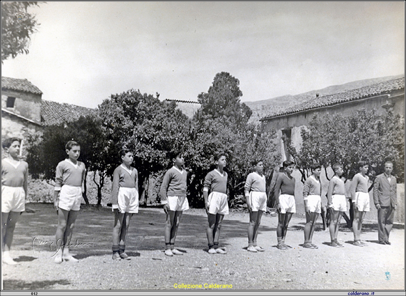 Alunni-Atleti della Scuola media di qualche anno fa.jpg