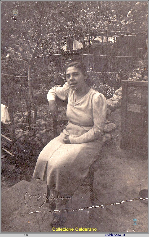 Seduta in giardino.jpg