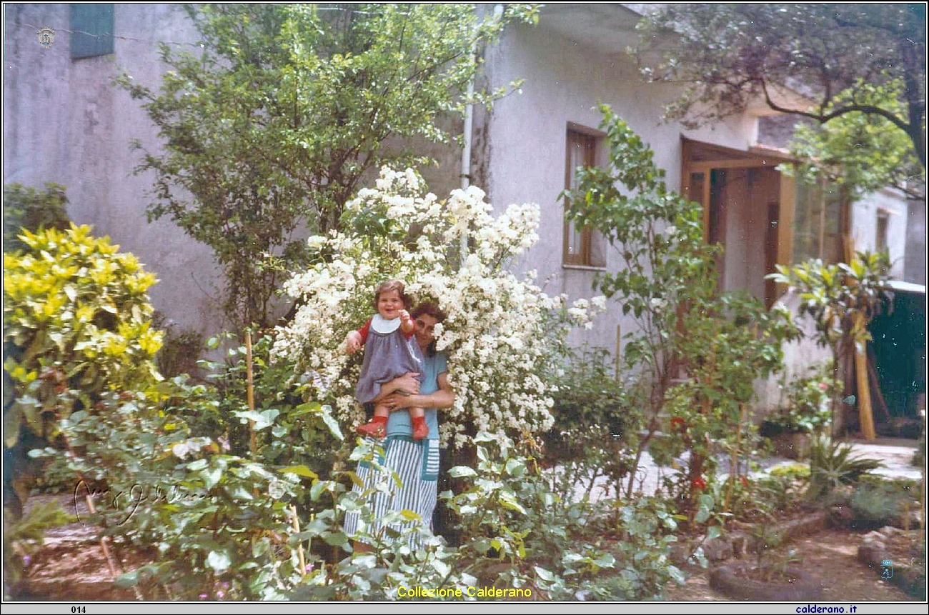 Angela Auriemma e la figlia.jpg