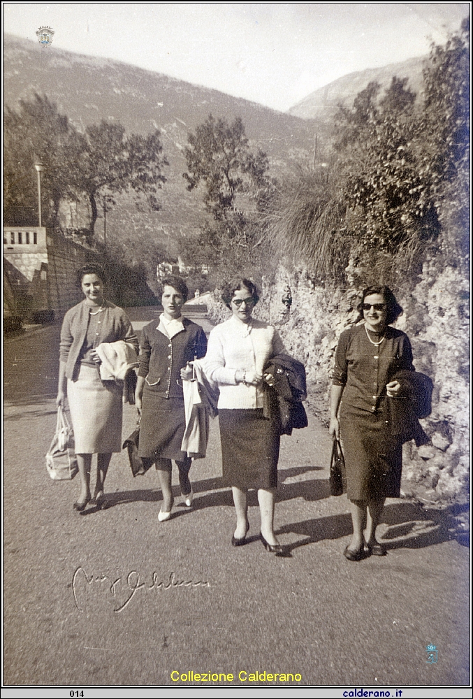Passeggiata delle insegnanti alla Villa con Lidia del Viscio1959.jpg