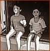 Momento della merenda di Gregorio e Alessandro con pane e mortadella.jpg