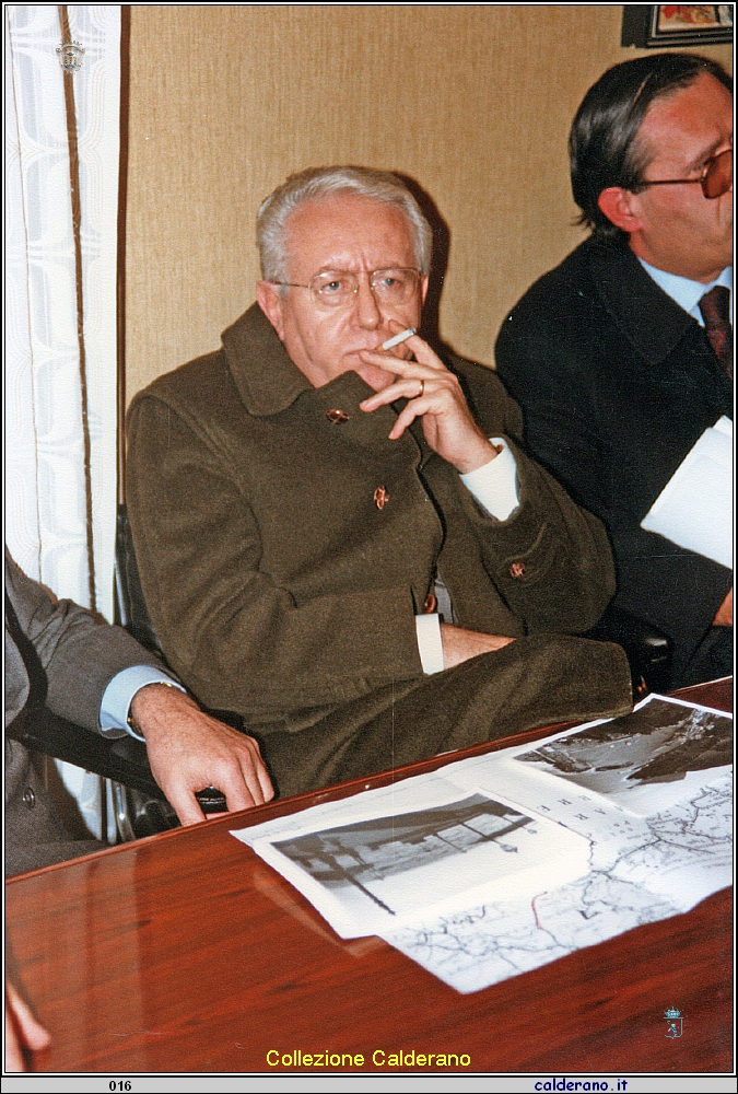 Zamberletti con la sigaretta.jpeg