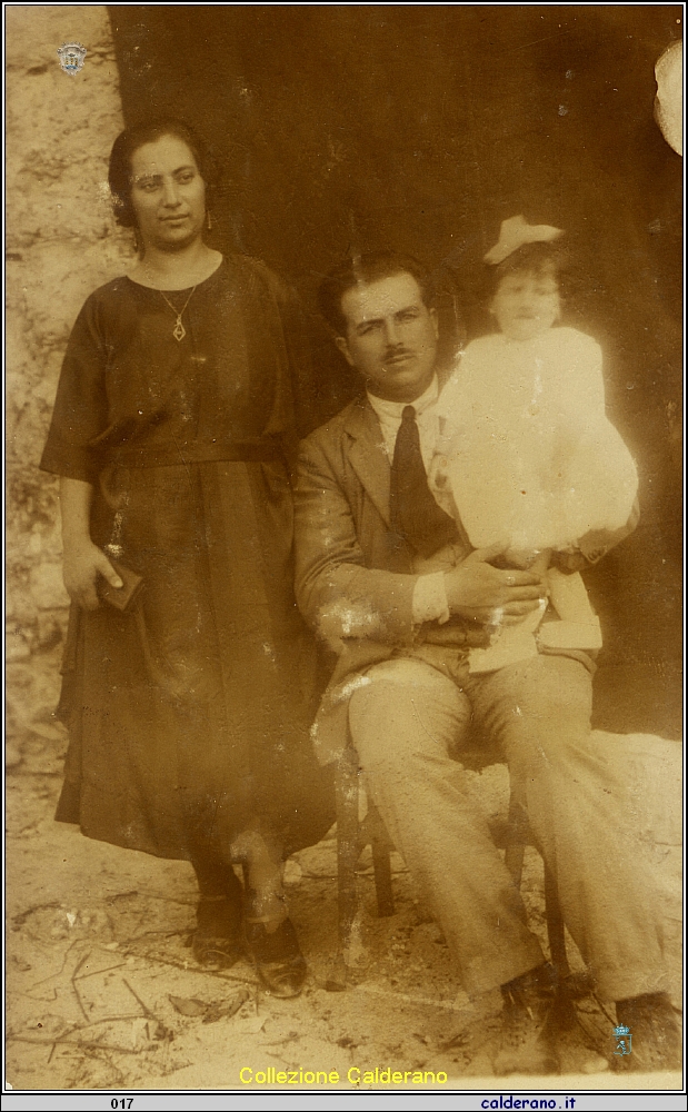 Mariuccia e Biagio Schettino e la figlia.jpg