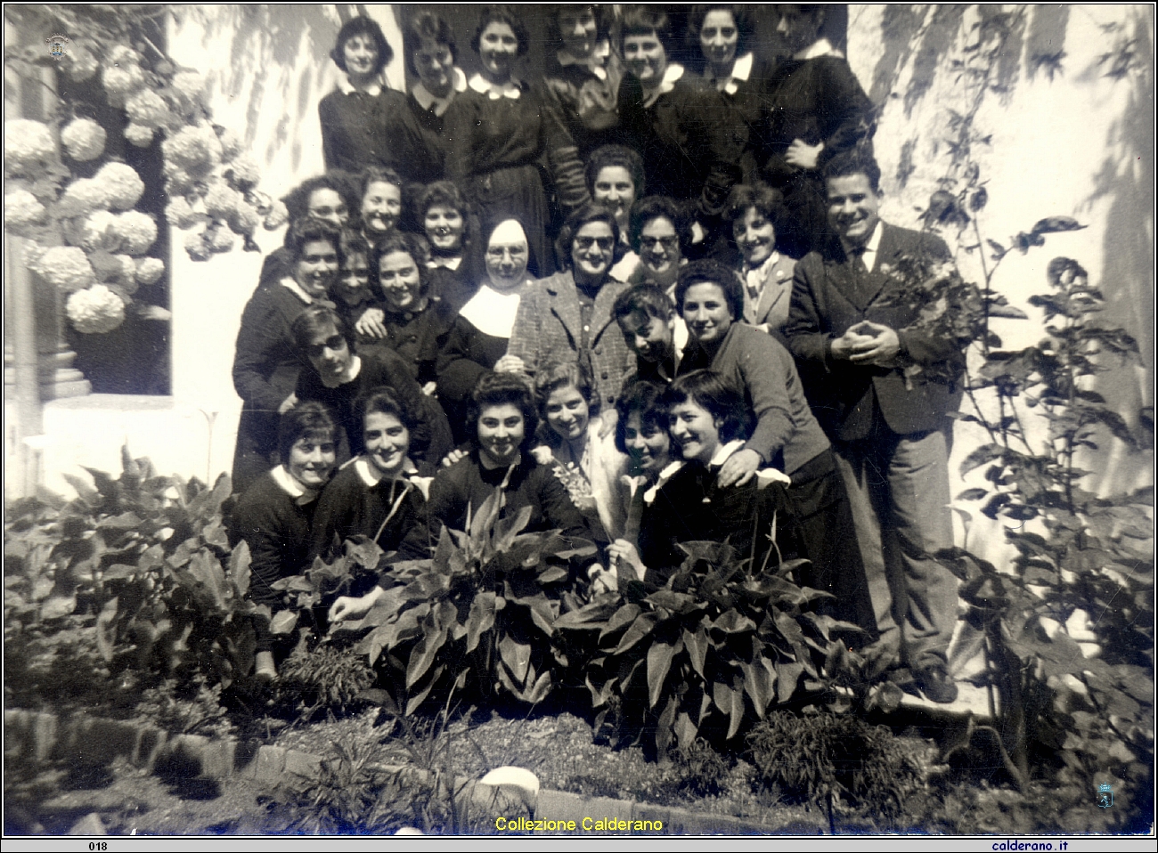 Alunne e insegnanti del De Pino 1959.jpg