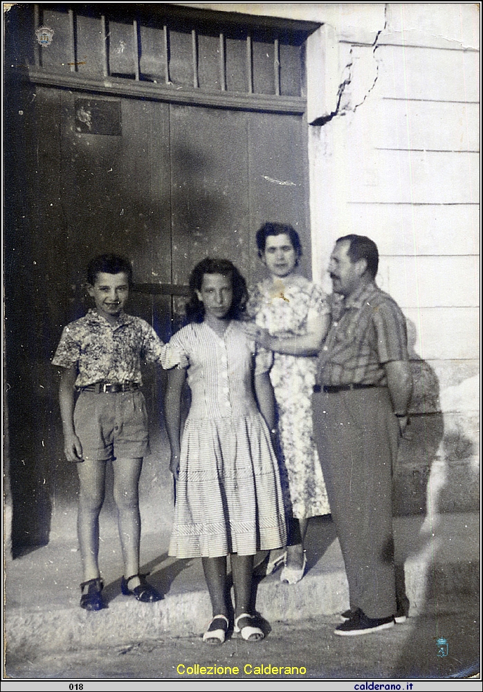 Biasino, Maria Emilia, Giuseppina e Peppinello 1956.jpg