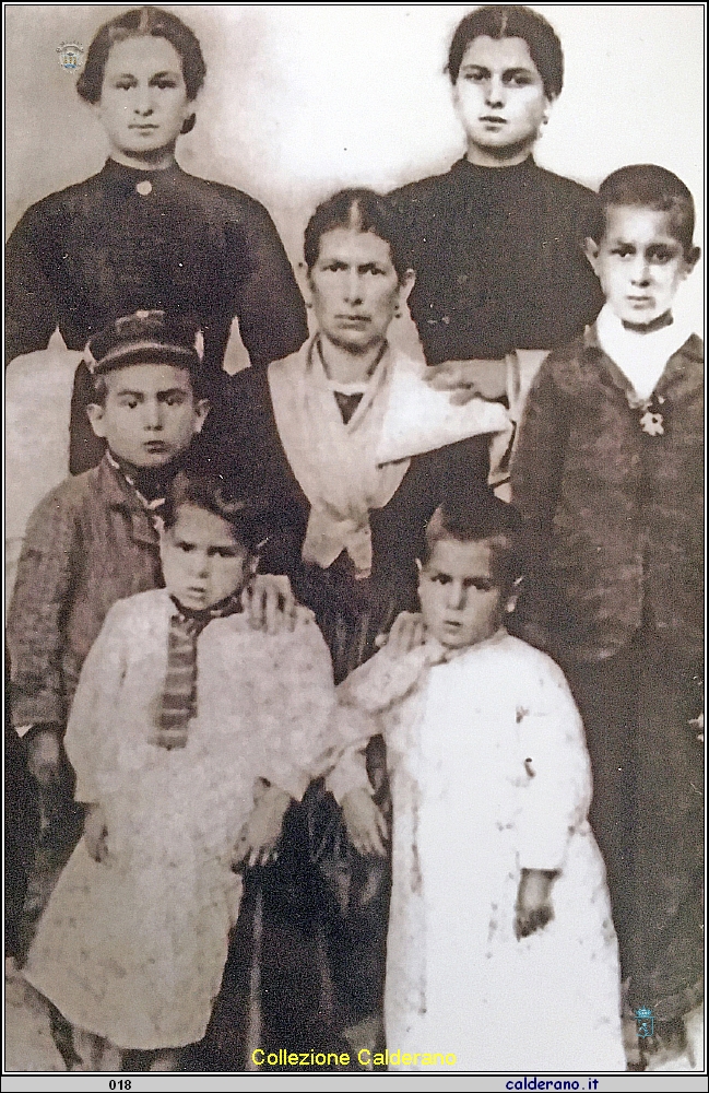 Donne e Bambini della famiglia Talarico.jpg