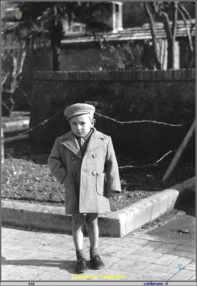 Enrico Maestri con il cappottino.jpg