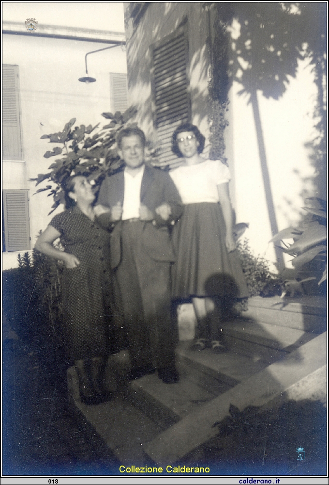 Georgette Audibert, Alberto Calderano e Maria Emilia Calderano in Via Sarzana a Roma.jpg