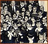 Gli alunni delle elementari con i maestri D'Attoli, Schettino e De Filippis.jpg