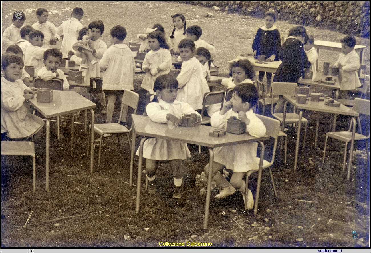 Bambini dell'asilo del De Pino.jpg