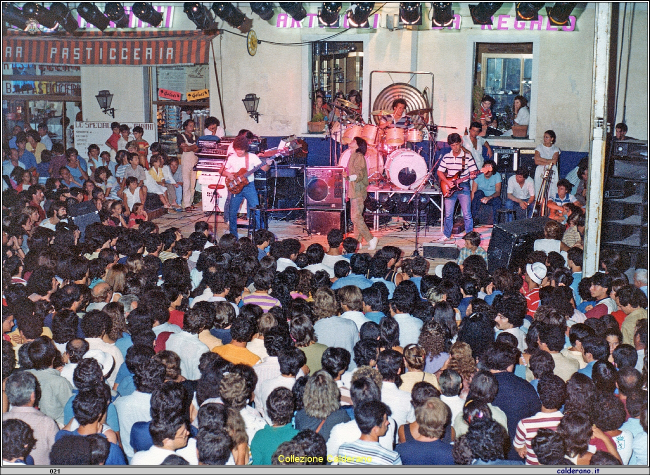 Concerto di Anna Oxa in Piazza Buraglia 6 - 1981.jpeg