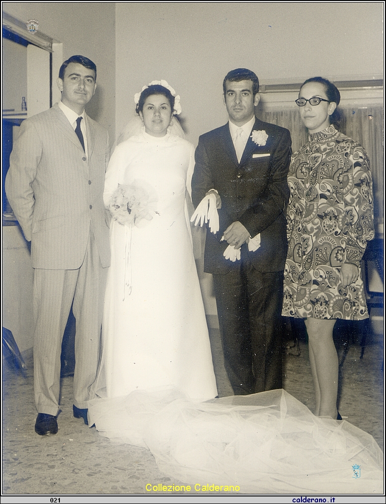 Sposi Dora Avigliano e Mimmo Maiorana con Eugenio e Maria Emilia.jpg