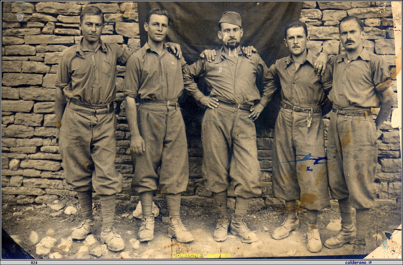 Biagio Glosa secondo da sn a Libohove - Albania il 6 ottobre 1940.jpg