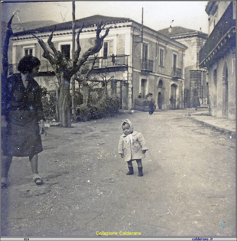 Maria Emilia in Via Mandarini 1945.jpg