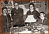 Don Domenico Dammiano e i familiari - sfogliando l'album fotografico.jpg