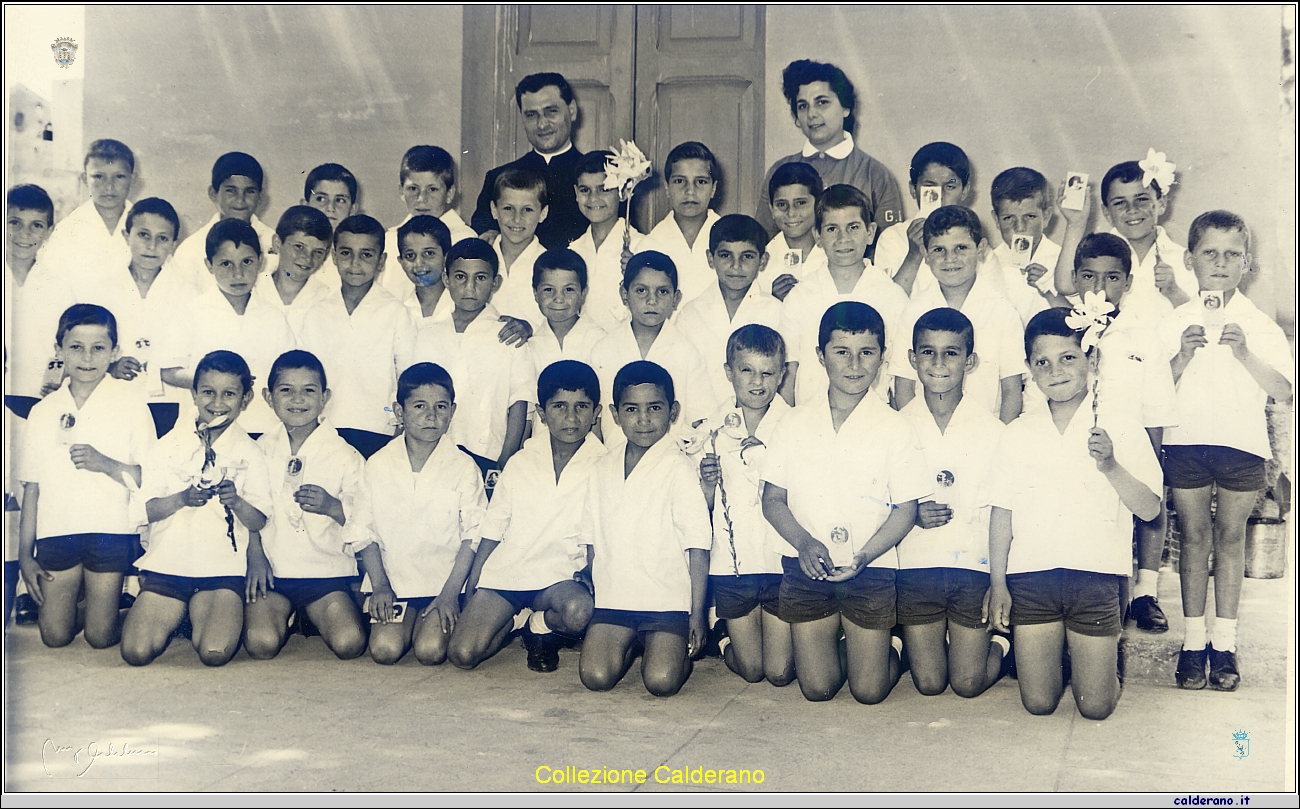 Colonia di Fiumicello con Padre Antonetti - 5 giugno 1958.jpg