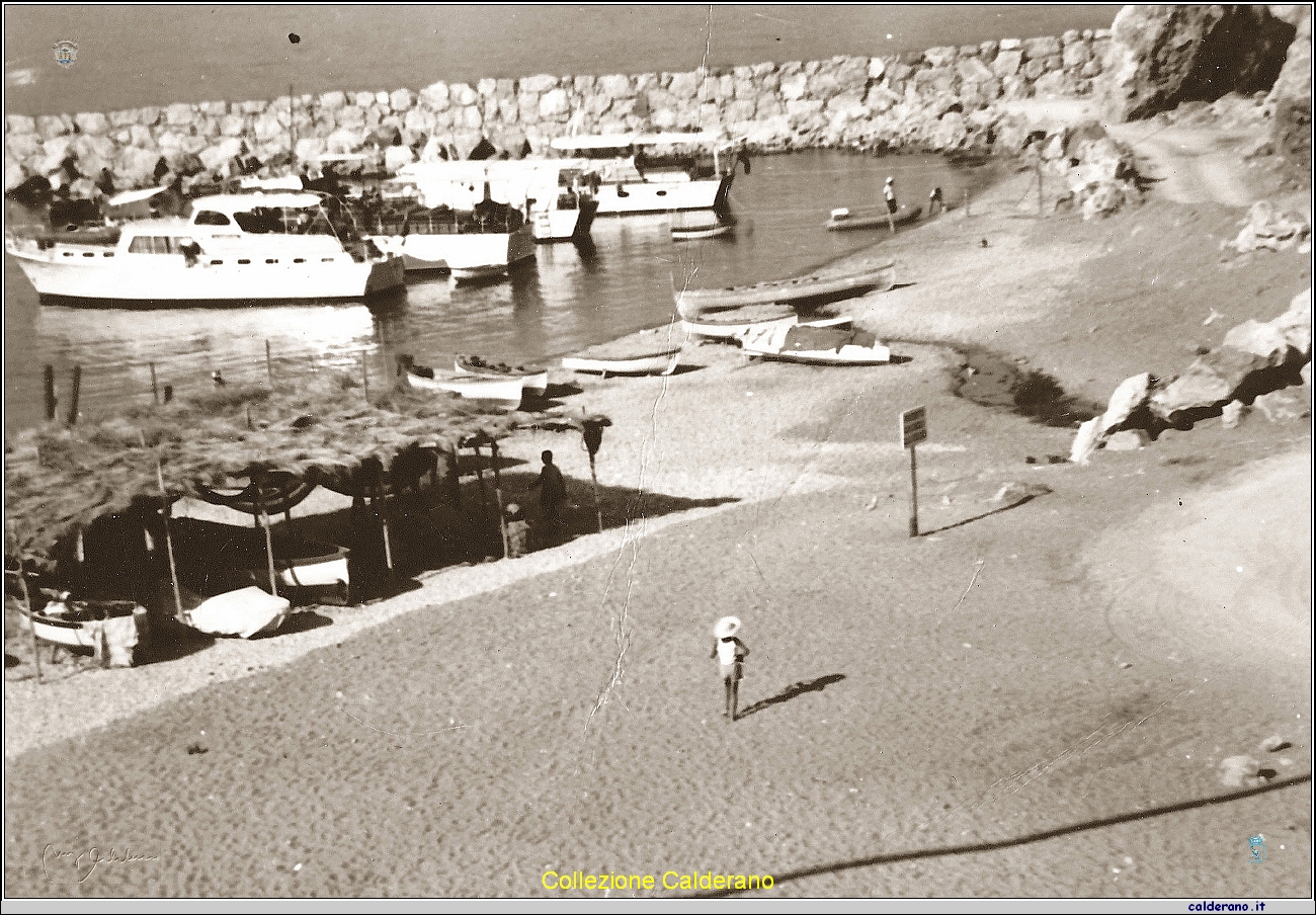 La Capanna al Porto durante la costruzione del Molo.jpg