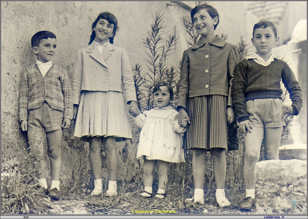 Pasqualino, Gina, Carmelina, Maria e Umberto Avigliano.jpg