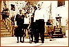 Pasquale Mazzeo alla Fontana di Via Rovita con la moglie, nipote e Sorella.jpg