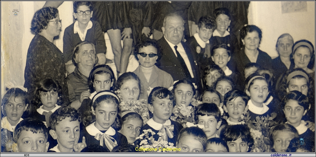 Alunni e Insegnanti della Scuola Elementare Giugno 1964 3.jpg