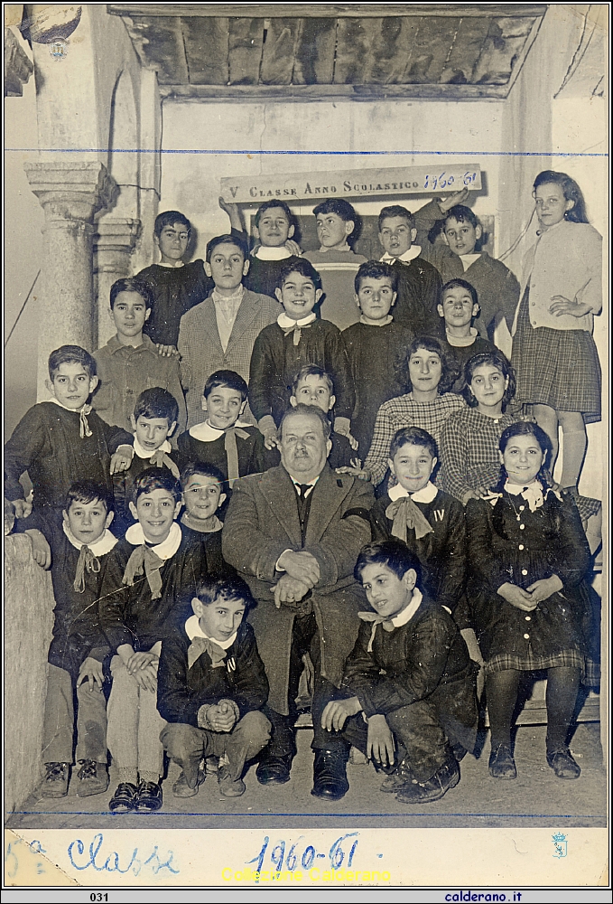 Classe V^ dell'Anno scolastico 1960-61 con il Maestro Biagio Schettino .jpg