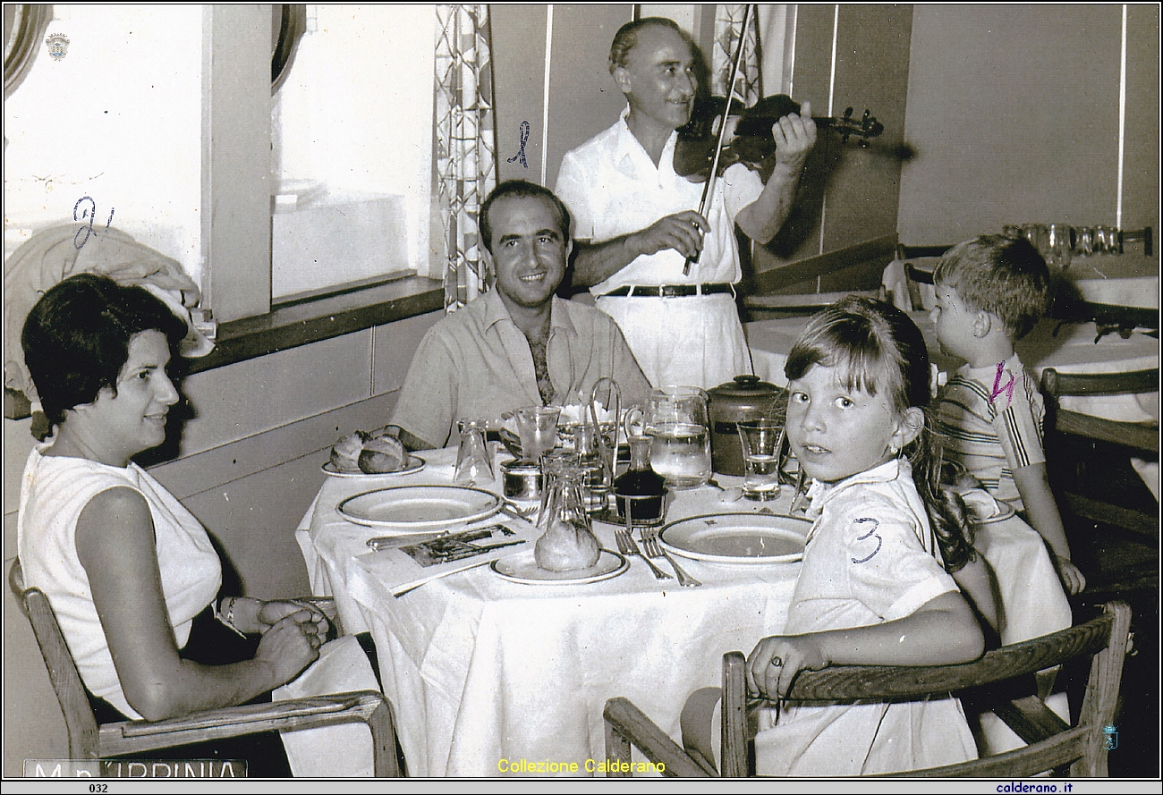 Lina Schettino e Biagio Ignacchiti sulla motonave Irpinia.jpg