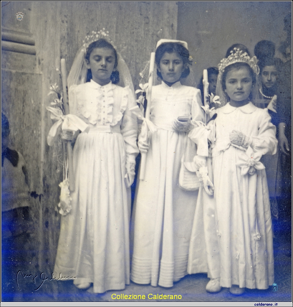 Prima comunione Rosamaria Bosone, Dora Avigliano e Liliana Bosone.jpg