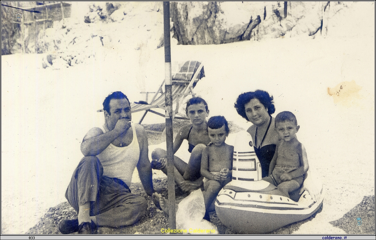 Raffaele Avigliano, Rosamaria Bosone, Maria Grazia Avigliano, Mafalda Salvato e Umbertino Avigliano.jpg